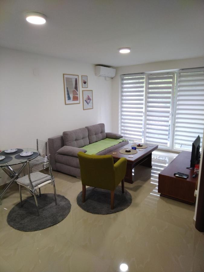 Apartman "N" Srebrno Jezero Ostrovo Buitenkant foto